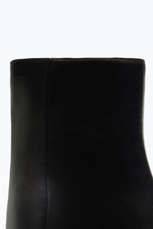 Bonnie Ankle Boot In Black Leather 40